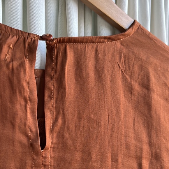 DO + BE - size medium - brown statement blouse - Picture 5 of 7